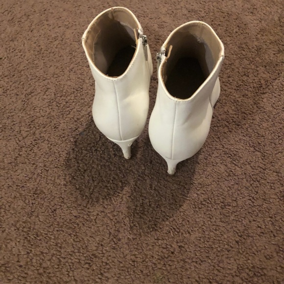 White zip up high heals - Picture 4 of 6